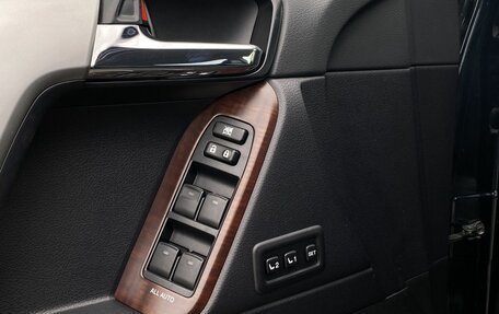 Toyota Land Cruiser Prado 150 рестайлинг, 2016 год, 4 449 000 рублей, 21 фотография