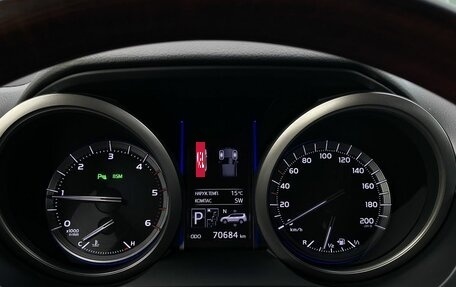 Toyota Land Cruiser Prado 150 рестайлинг, 2016 год, 4 449 000 рублей, 29 фотография