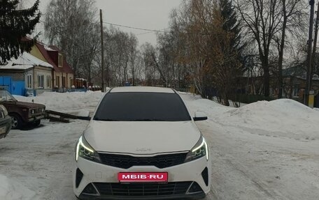 KIA Rio IV, 2021 год, 1 750 000 рублей, 1 фотография