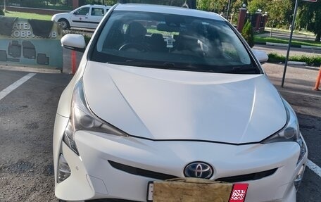 Toyota Prius IV XW50, 2016 год, 1 300 000 рублей, 1 фотография