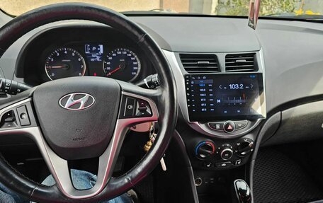 Hyundai Solaris II рестайлинг, 2016 год, 1 100 000 рублей, 3 фотография