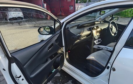 Toyota Prius IV XW50, 2016 год, 1 300 000 рублей, 7 фотография