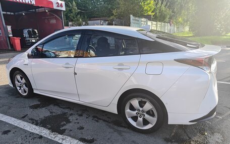 Toyota Prius IV XW50, 2016 год, 1 300 000 рублей, 5 фотография