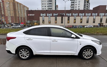 Hyundai Solaris II рестайлинг, 2021 год, 720 000 рублей, 2 фотография