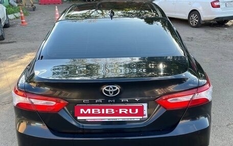Toyota Camry, 2021 год, 1 880 000 рублей, 6 фотография