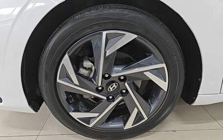 Hyundai Elantra, 2023 год, 1 380 000 рублей, 23 фотография