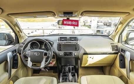 Toyota Land Cruiser Prado 150 рестайлинг, 2015 год, 3 698 000 рублей, 17 фотография