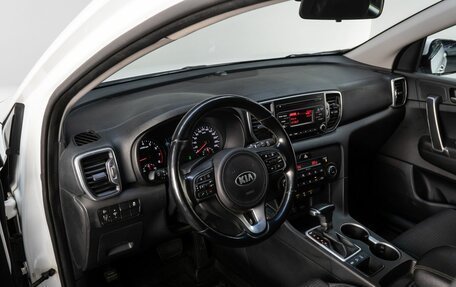 KIA Sportage IV рестайлинг, 2017 год, 2 099 000 рублей, 10 фотография