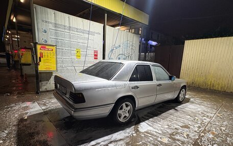 Mercedes-Benz E-Класс, 1994 год, 850 000 рублей, 3 фотография