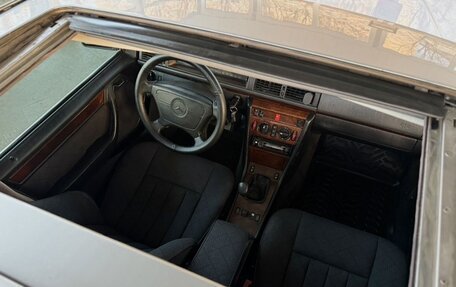 Mercedes-Benz E-Класс, 1994 год, 850 000 рублей, 13 фотография