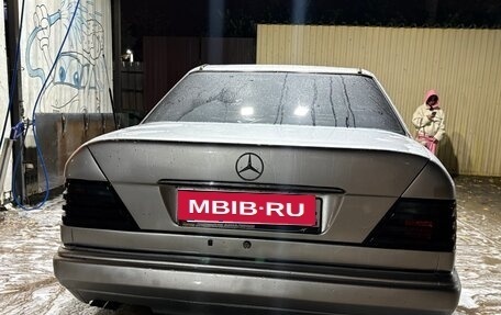 Mercedes-Benz E-Класс, 1994 год, 850 000 рублей, 2 фотография