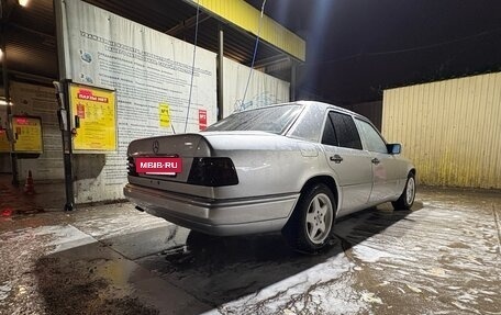 Mercedes-Benz E-Класс, 1994 год, 850 000 рублей, 4 фотография