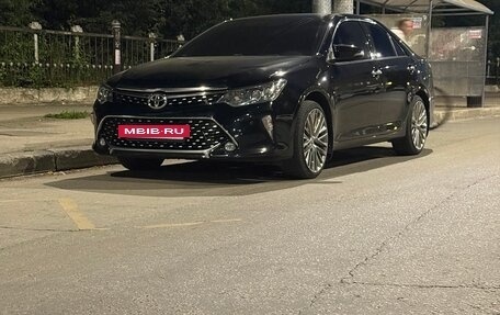 Toyota Camry, 2017 год, 2 250 000 рублей, 4 фотография