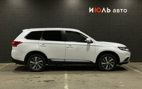 Mitsubishi Outlander III рестайлинг 3, 2016 год, 1 779 000 рублей, 4 фотография