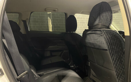 Mitsubishi Outlander III рестайлинг 3, 2016 год, 1 779 000 рублей, 11 фотография