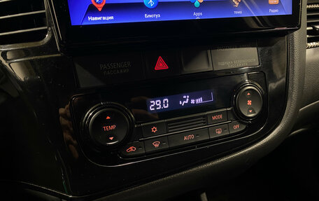 Mitsubishi Outlander III рестайлинг 3, 2016 год, 1 779 000 рублей, 13 фотография
