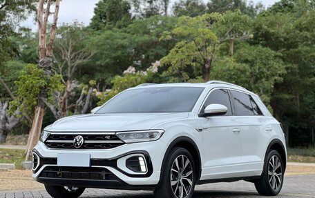 Volkswagen T-Roc I, 2023 год, 1 660 000 рублей, 1 фотография
