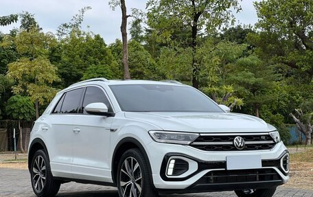 Volkswagen T-Roc I, 2023 год, 1 660 000 рублей, 4 фотография