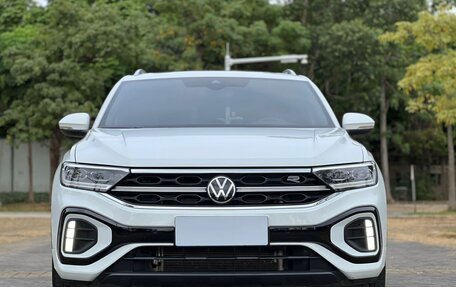 Volkswagen T-Roc I, 2023 год, 1 660 000 рублей, 2 фотография