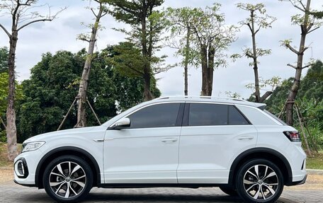 Volkswagen T-Roc I, 2023 год, 1 660 000 рублей, 5 фотография