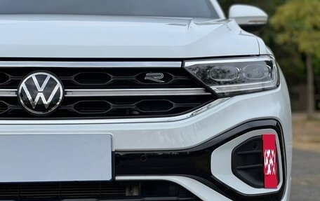 Volkswagen T-Roc I, 2023 год, 1 660 000 рублей, 3 фотография