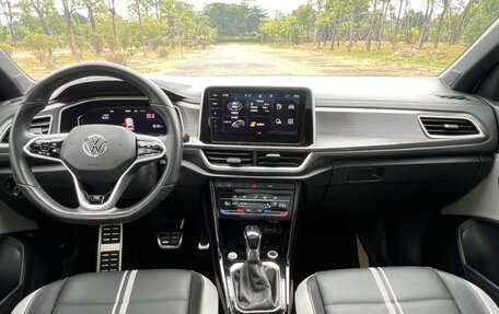 Volkswagen T-Roc I, 2023 год, 1 660 000 рублей, 11 фотография