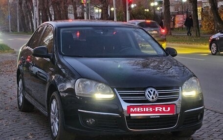 Volkswagen Jetta VII, 2010 год, 770 000 рублей, 2 фотография