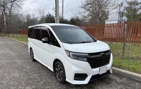 Honda Stepwgn IV рестайлинг, 2021 год, 2 000 000 рублей, 1 фотография