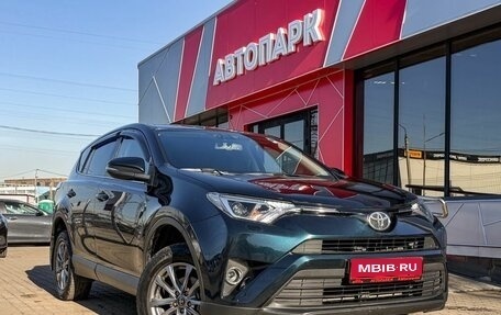 Toyota RAV4, 2018 год, 2 379 000 рублей, 1 фотография