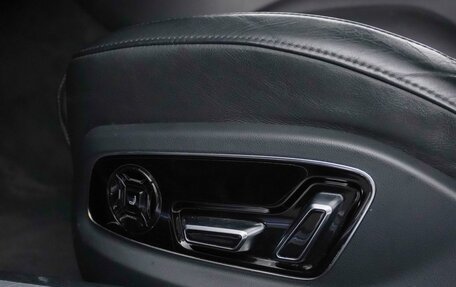 Audi A8, 2018 год, 4 399 547 рублей, 22 фотография