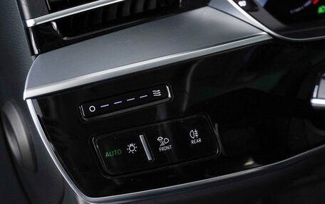 Audi A8, 2018 год, 4 399 547 рублей, 23 фотография