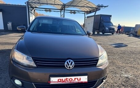 Volkswagen Jetta VII, 2011 год, 1 300 000 рублей, 2 фотография