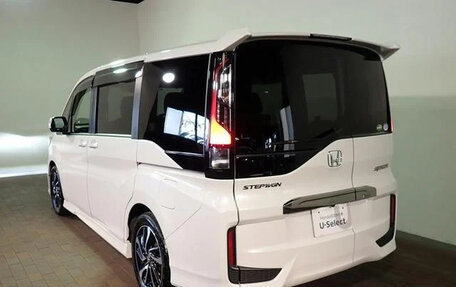 Honda Stepwgn IV рестайлинг, 2022 год, 2 300 000 рублей, 2 фотография
