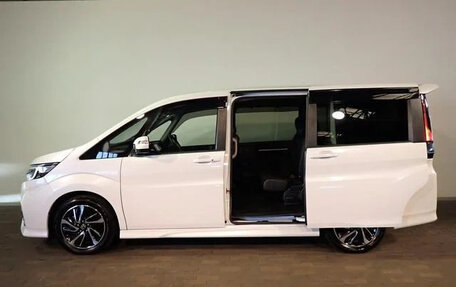 Honda Stepwgn IV рестайлинг, 2022 год, 2 300 000 рублей, 8 фотография
