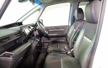 Honda Stepwgn IV рестайлинг, 2022 год, 2 300 000 рублей, 14 фотография
