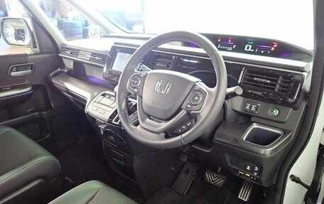 Honda Stepwgn IV рестайлинг, 2022 год, 2 300 000 рублей, 17 фотография