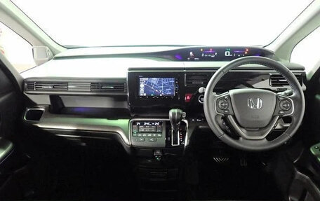 Honda Stepwgn IV рестайлинг, 2022 год, 2 300 000 рублей, 16 фотография