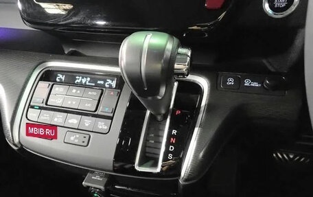 Honda Stepwgn IV рестайлинг, 2022 год, 2 300 000 рублей, 18 фотография