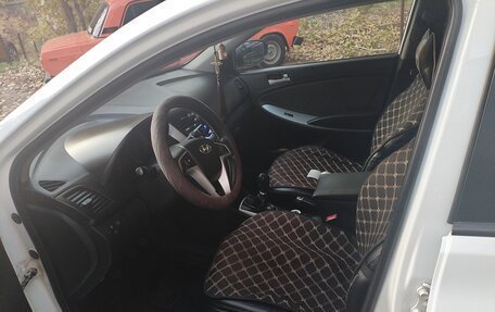 Hyundai Solaris II рестайлинг, 2013 год, 590 000 рублей, 6 фотография