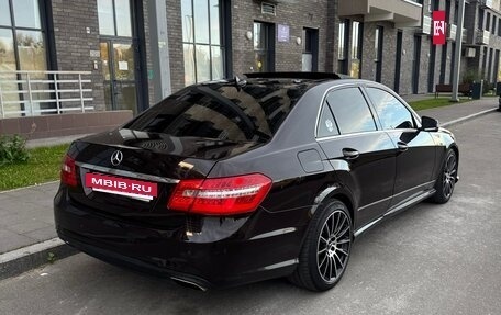 Mercedes-Benz E-Класс, 2011 год, 1 300 000 рублей, 4 фотография