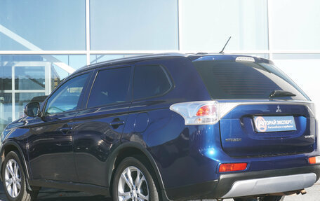 Mitsubishi Outlander III рестайлинг 3, 2014 год, 1 350 000 рублей, 7 фотография