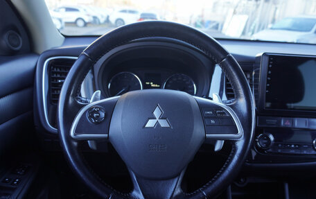 Mitsubishi Outlander III рестайлинг 3, 2014 год, 1 350 000 рублей, 13 фотография