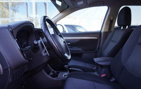 Mitsubishi Outlander III рестайлинг 3, 2014 год, 1 350 000 рублей, 10 фотография