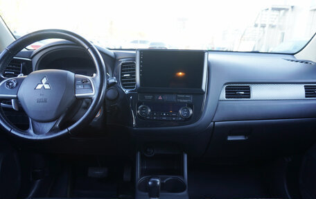Mitsubishi Outlander III рестайлинг 3, 2014 год, 1 350 000 рублей, 12 фотография