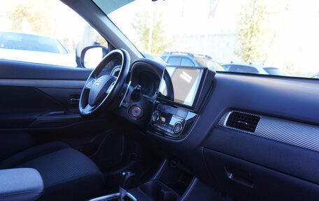 Mitsubishi Outlander III рестайлинг 3, 2014 год, 1 350 000 рублей, 20 фотография