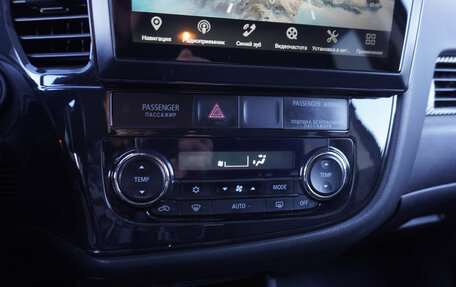 Mitsubishi Outlander III рестайлинг 3, 2014 год, 1 350 000 рублей, 15 фотография