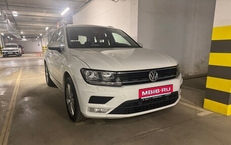 Volkswagen Tiguan II, 2017 год, 2 100 000 рублей, 3 фотография