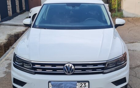 Volkswagen Tiguan II, 2017 год, 2 050 000 рублей, 2 фотография
