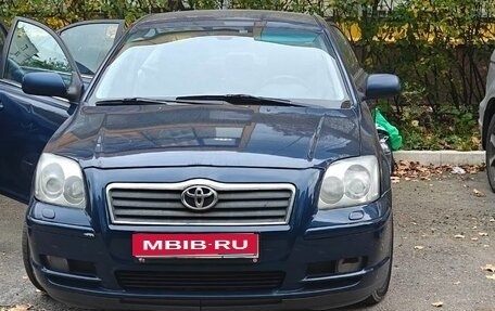 Toyota Avensis III рестайлинг, 2003 год, 540 000 рублей, 1 фотография