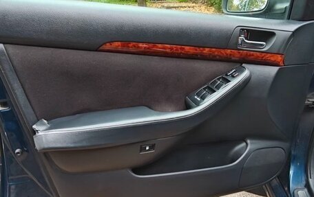 Toyota Avensis III рестайлинг, 2003 год, 540 000 рублей, 15 фотография